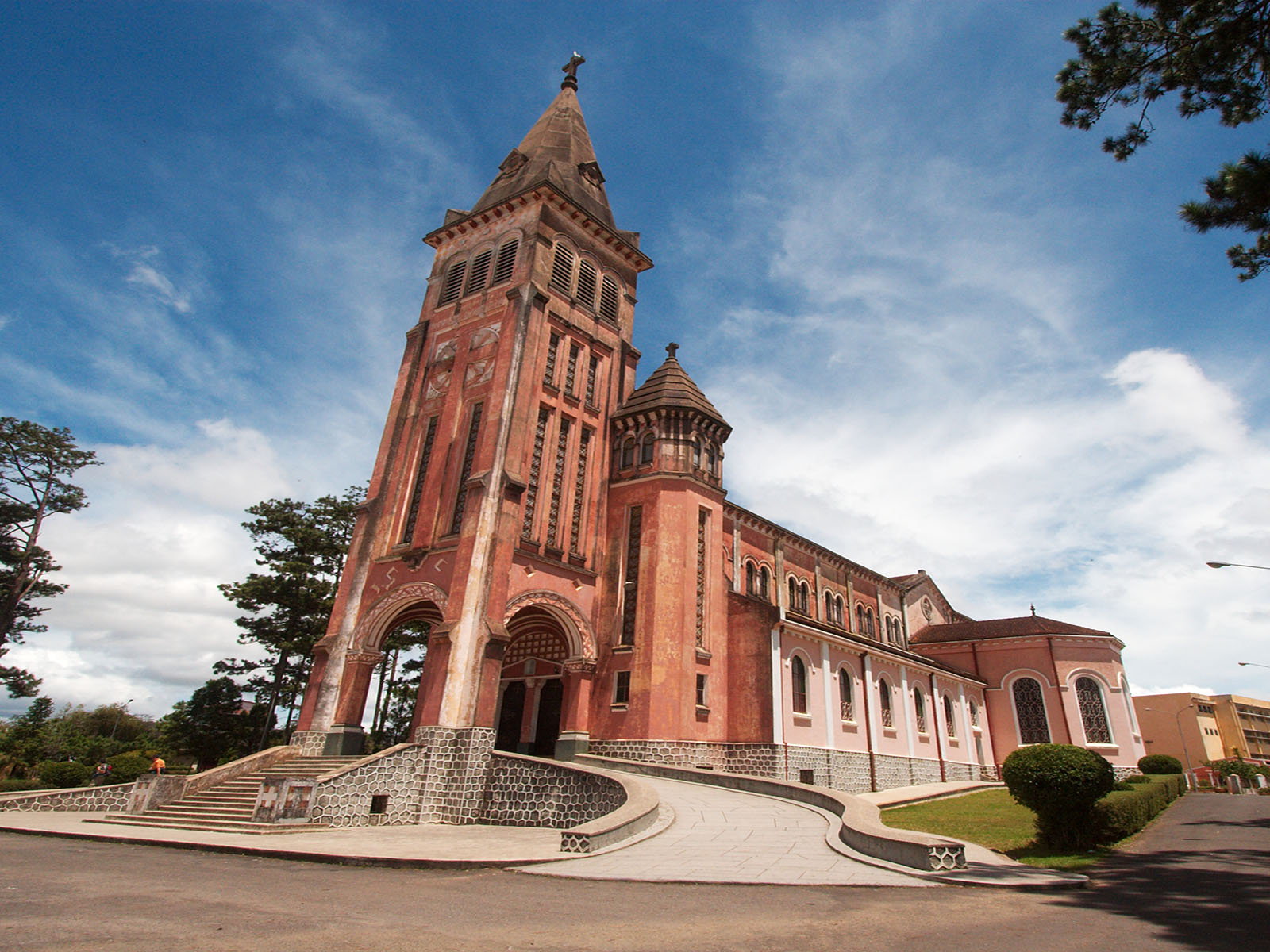 Cathedral_of_Da_Lat1