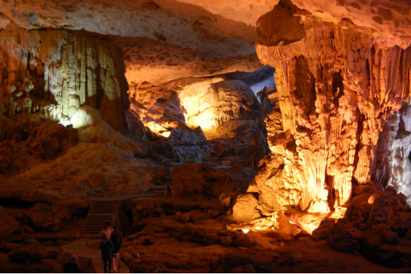 hang động ở Vịnh Hạ Long