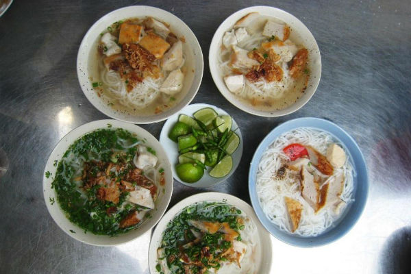 bánh canh bà Thừa nổi tiếng ở Nha Trang