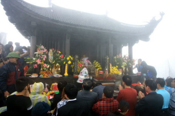 Hành hương chùa Yên Tử đầu năm