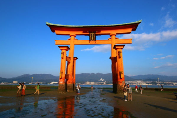 Đền Itsukushima ở Nhật Bản