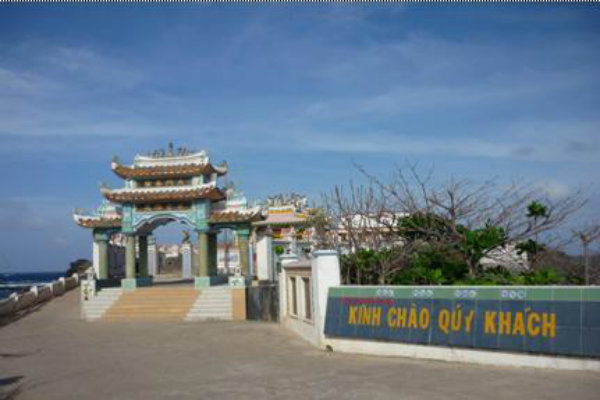 Dinh mộ Thầy Nại ở đảo Phú Quý